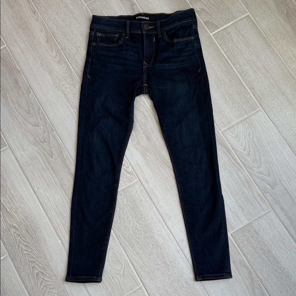 Express women’s Mid Rise Jean Legging size 0Short